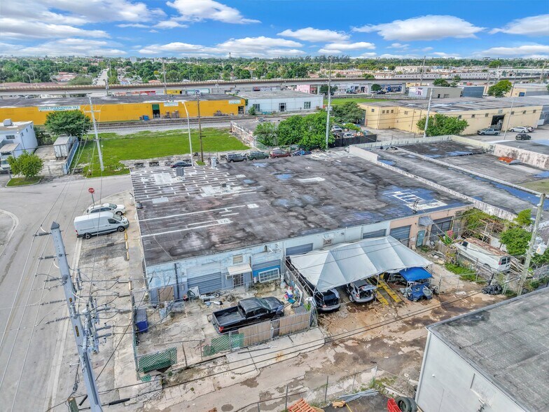 205 W 22nd St, Hialeah, FL à vendre - Photo de l’immeuble – Image 3 sur 6