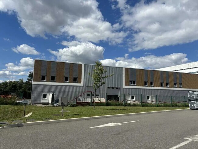 Plus de détails pour Bureau, Local d'activités à louer