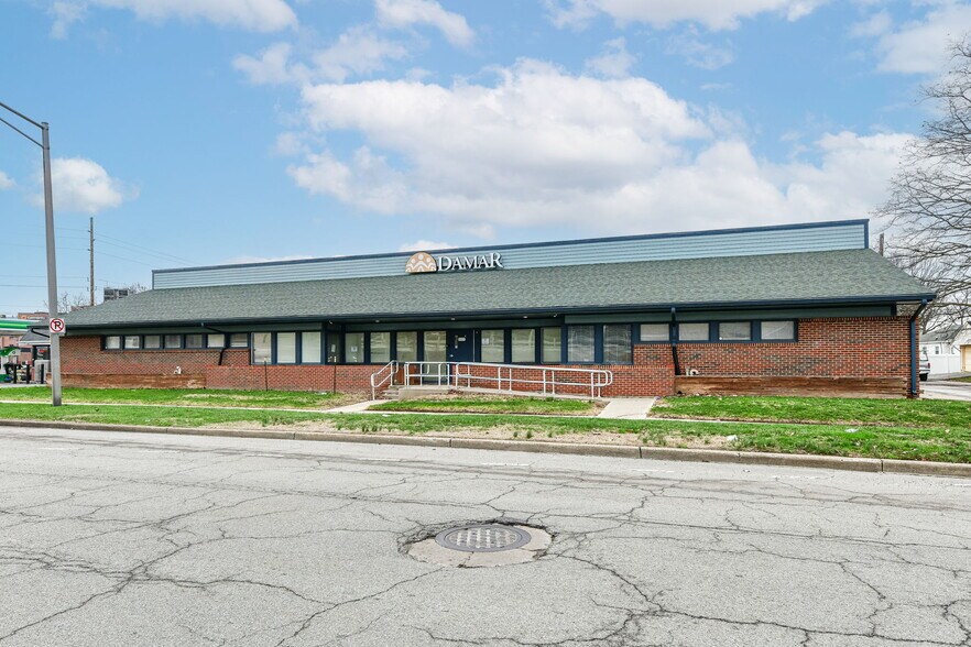 1640 N Ritter Ave, Indianapolis, IN à louer - Photo de l’immeuble – Image 2 sur 62