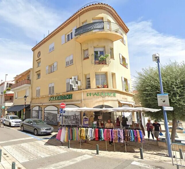 Local commercial dans Cagnes-sur-Mer à louer - Photo de l’immeuble – Image 1 sur 2