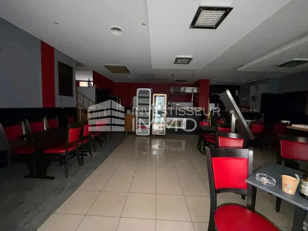 Local commercial dans Rueil-Malmaison à louer Photo intérieure– Image 1 sur 12