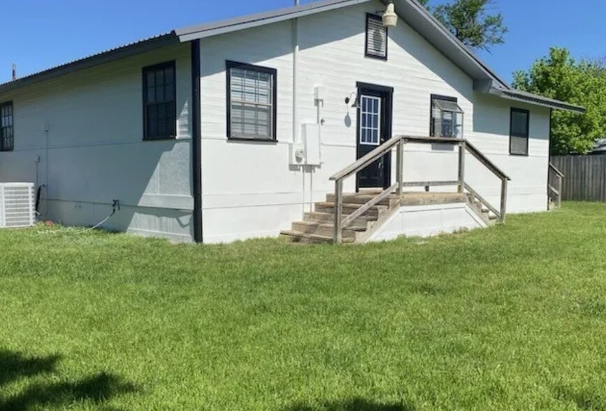 319 W Village Rd, Salado, TX à vendre - Photo de l’immeuble – Image 2 sur 17