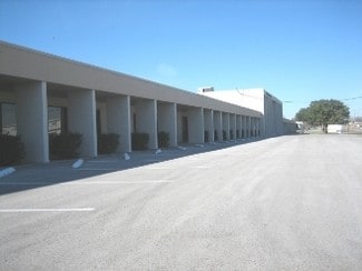 Plus de détails pour 2800 W Kingsley Rd, Garland, TX - Industriel/Logistique à louer