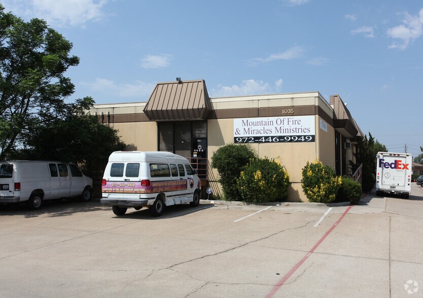 1035 N Interstate 35 E, Carrollton, TX à louer - Photo de l’immeuble – Image 2 sur 5