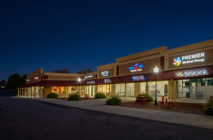 696 Dutchess Tpke, Poughkeepsie, NY à louer - Photo de l’immeuble – Image 1 sur 7