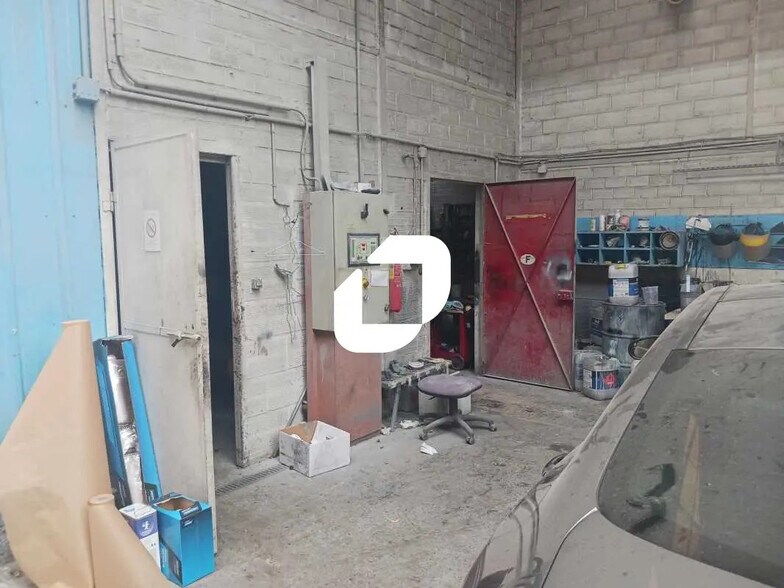 Local d'activités dans Ivry-sur-Seine à vendre - Photo de l’immeuble – Image 3 sur 12