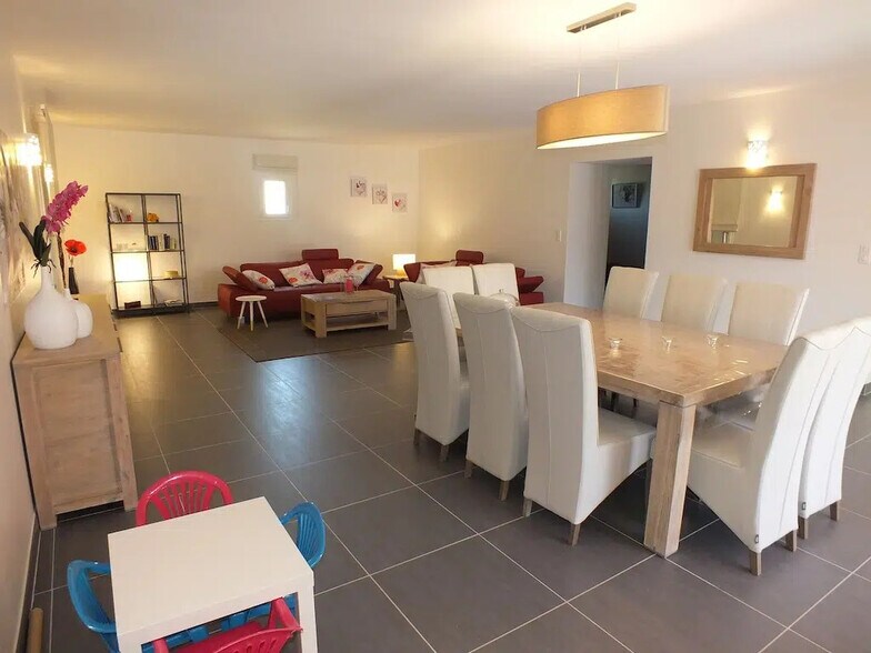 Local d'activités dans Eyguières à vendre - Photo de l’immeuble – Image 3 sur 16