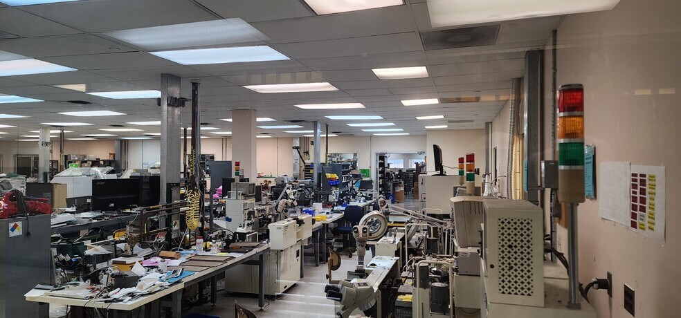 116 Corporate Blvd, South Plainfield, NJ à louer - Photo de l’immeuble – Image 3 sur 15