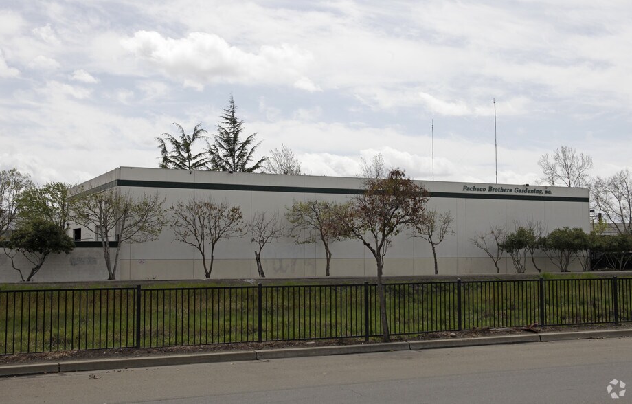 795 Sandoval Way, Hayward, CA à louer - Photo de l’immeuble – Image 2 sur 24