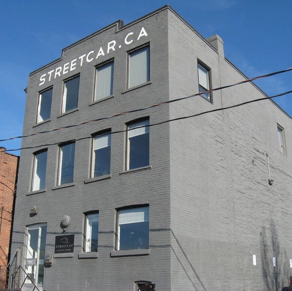 43 Davies Ave, Toronto, ON à louer - Photo de l’immeuble – Image 1 sur 6