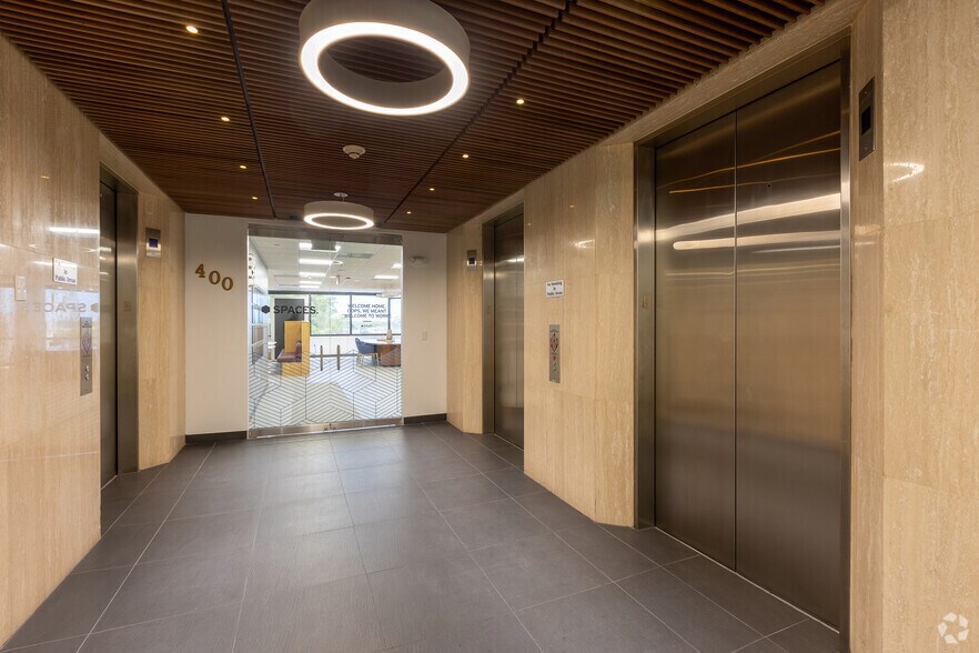 11900 Biscayne Blvd, North Miami, FL à louer - Photo de l’immeuble – Image 1 sur 23