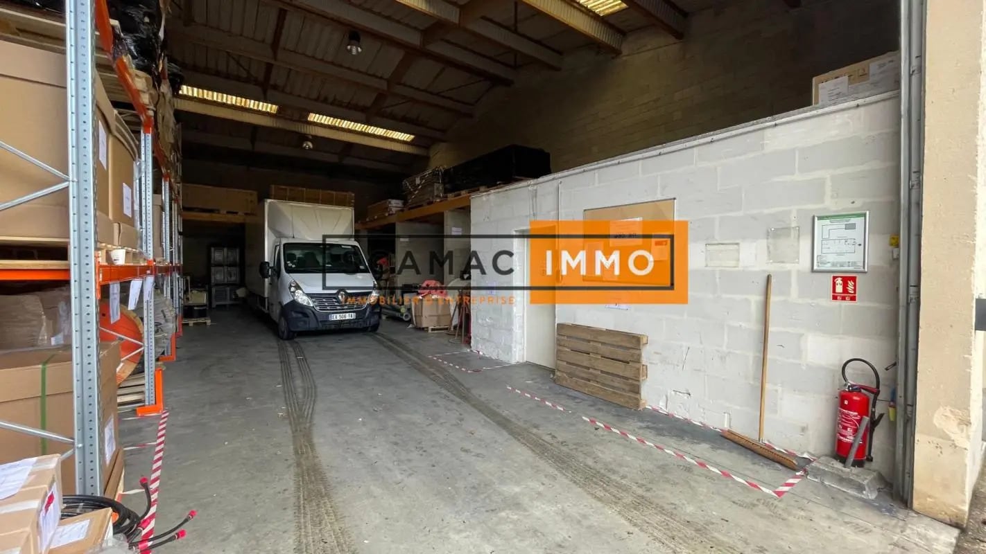 Bureau dans Morainvilliers à louer Photo de l’immeuble– Image 1 sur 8