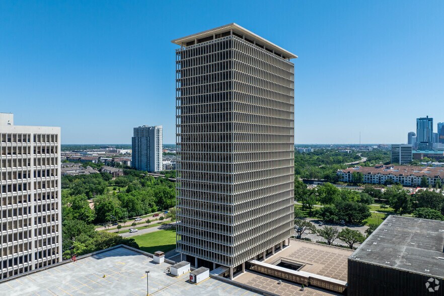 2727 Allen Pky, Houston, TX à louer - Photo de l’immeuble – Image 2 sur 5