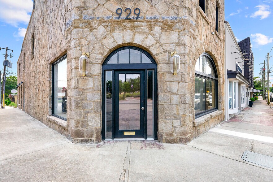 929 Main St, Stone Mountain, GA à louer - Photo de l’immeuble – Image 2 sur 18