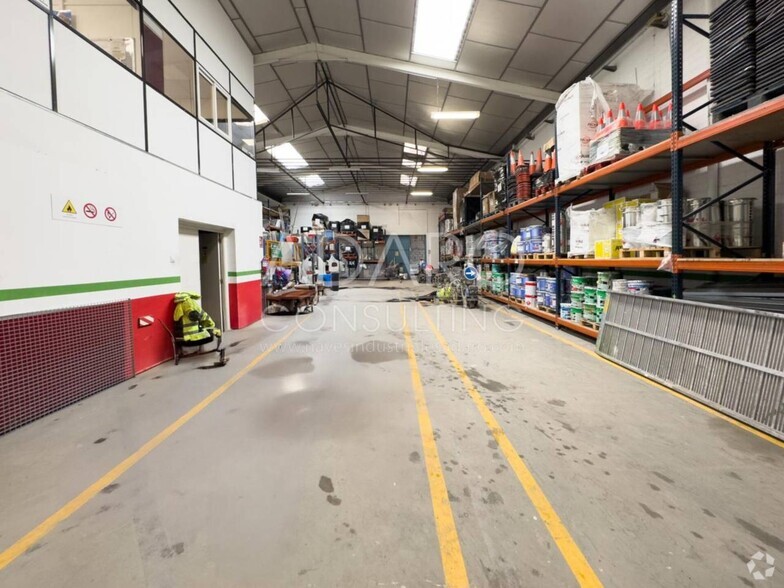 Industriel/Logistique dans San Fernando de Henares, Madrid à vendre - Photo de l’immeuble – Image 2 sur 15