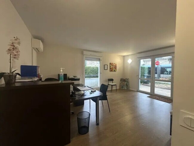 Plus de détails pour Bureau à louer