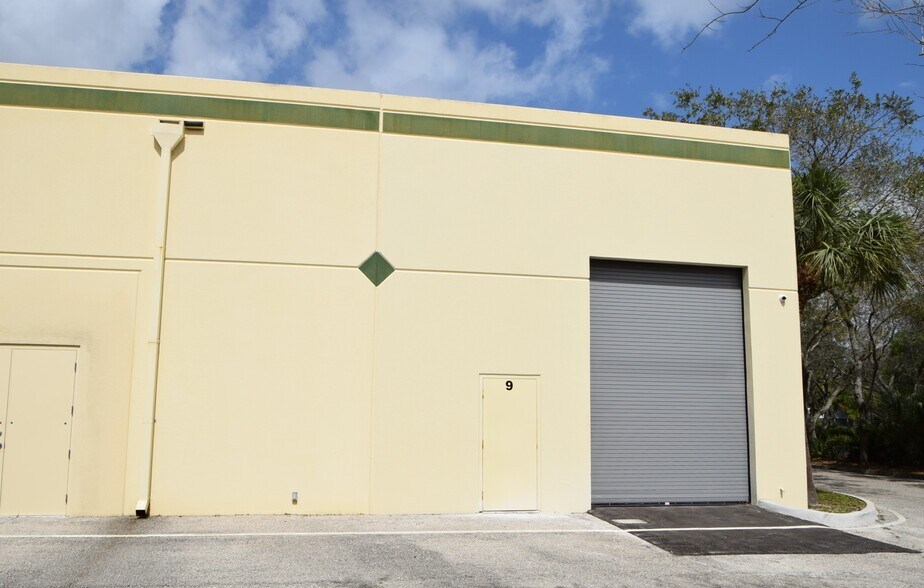 1201 Jupiter Park Dr, Jupiter, FL à vendre - Photo de l’immeuble – Image 3 sur 3