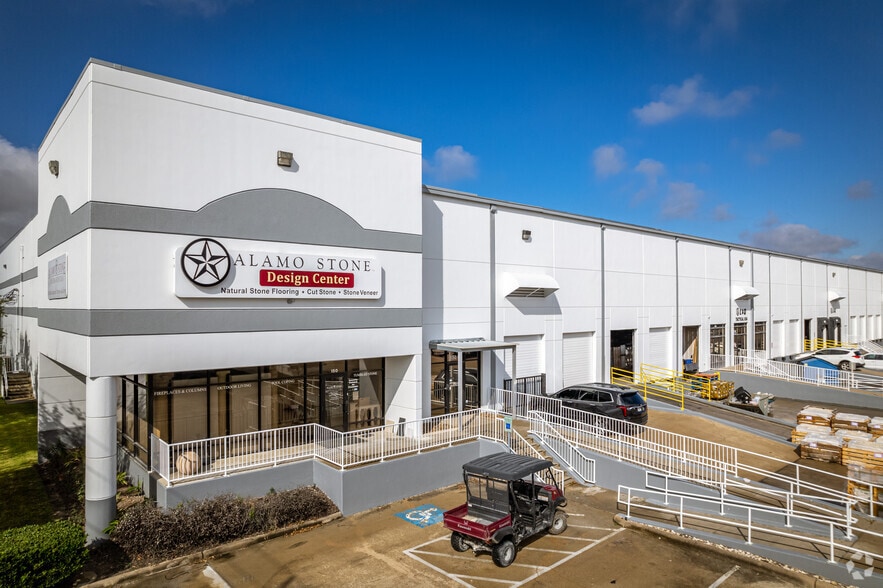 4755 Alpine Rd, Stafford, TX à louer - Photo principale – Image 1 sur 5