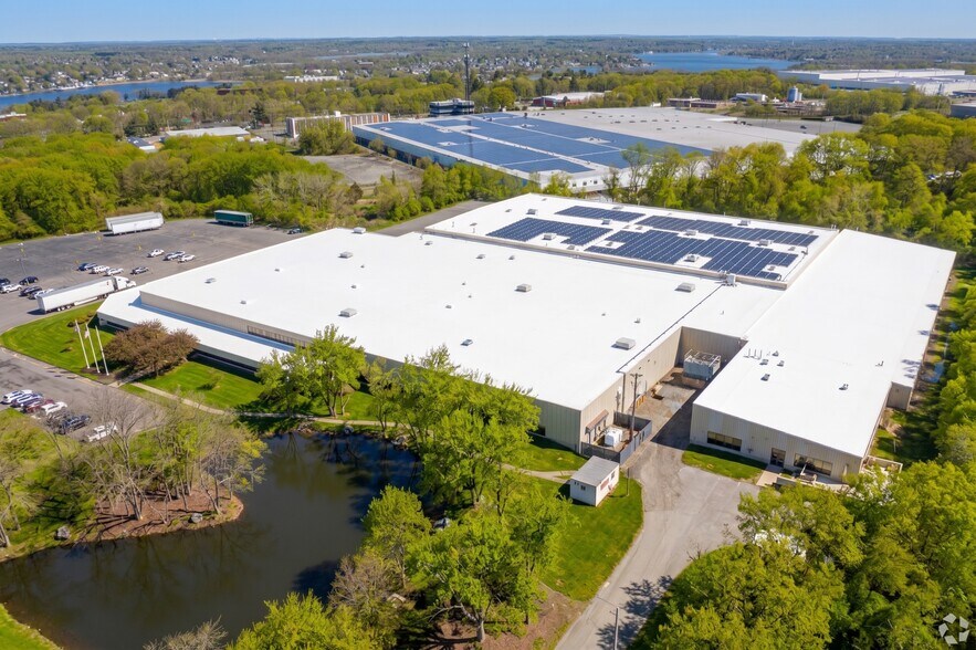 600 Airport Rd, Fall River, MA à vendre - Photo de l’immeuble – Image 3 sur 10