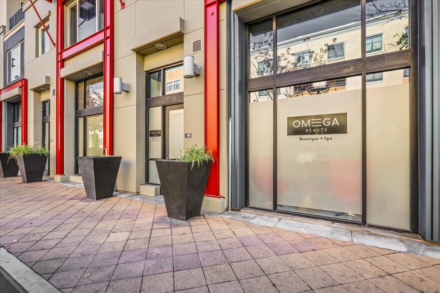 300 E 4th St, Long Beach, CA à vendre - Photo de l’immeuble – Image 1 sur 58
