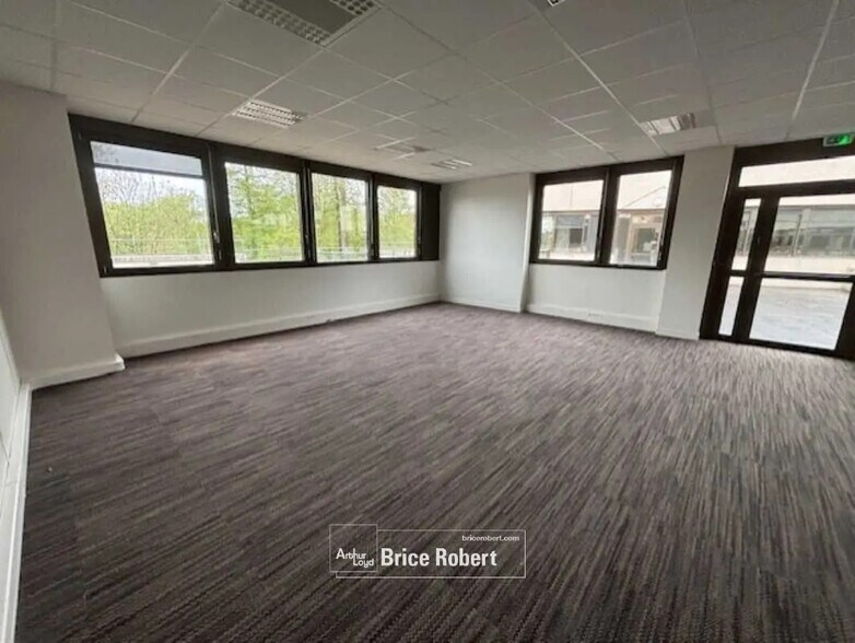 Bureau dans Limonest à louer - Photo de l’immeuble – Image 2 sur 16