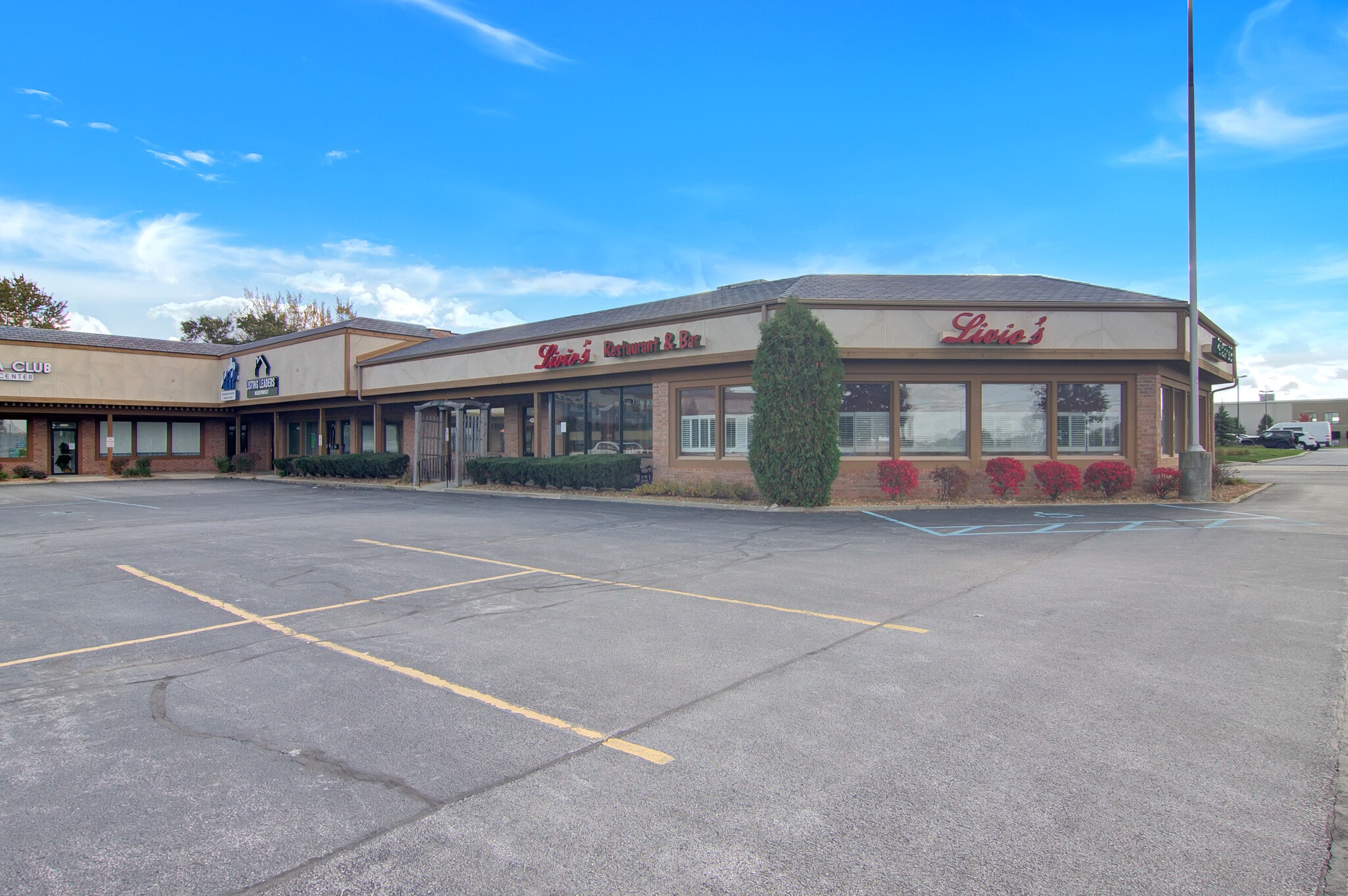8209-8267 Wicker Ave, Saint John, IN à louer Photo de l’immeuble– Image 1 sur 8