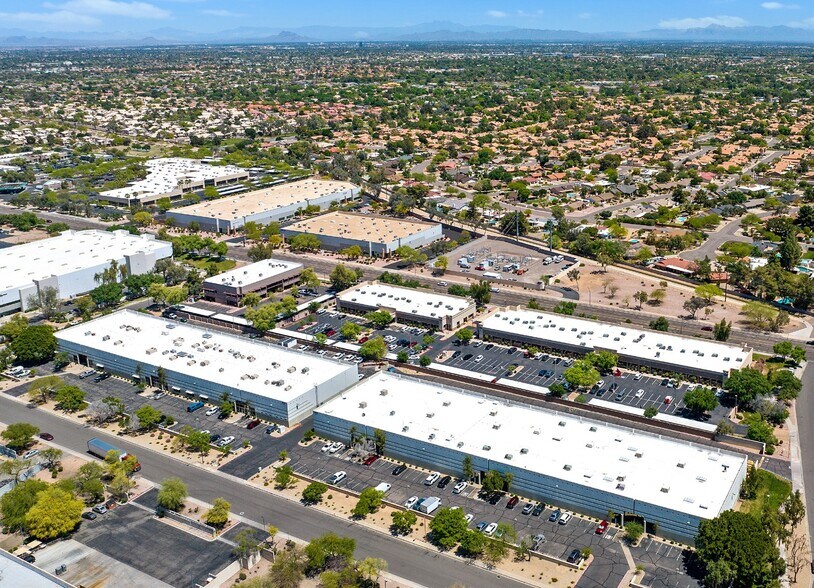 9185 S Farmer Ave, Tempe, AZ à louer - Photo de l’immeuble – Image 2 sur 8