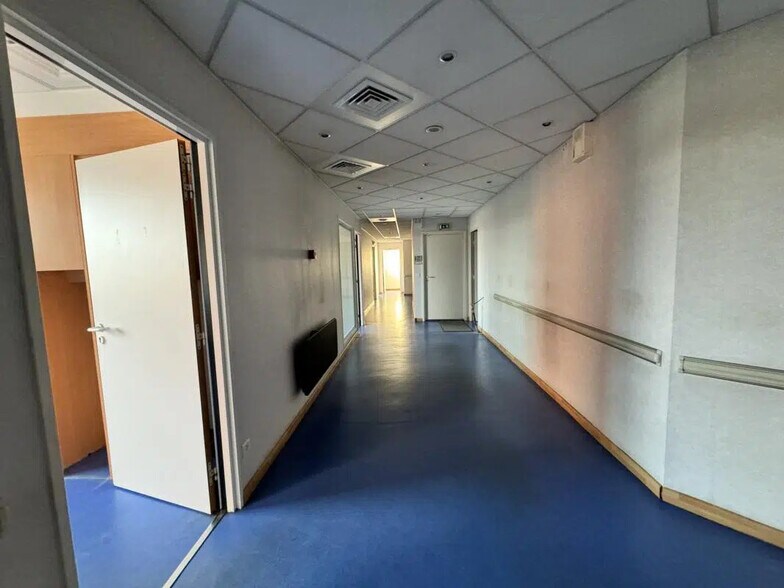 Bureau dans Roissy-en-France à vendre - Photo de l’immeuble – Image 3 sur 9