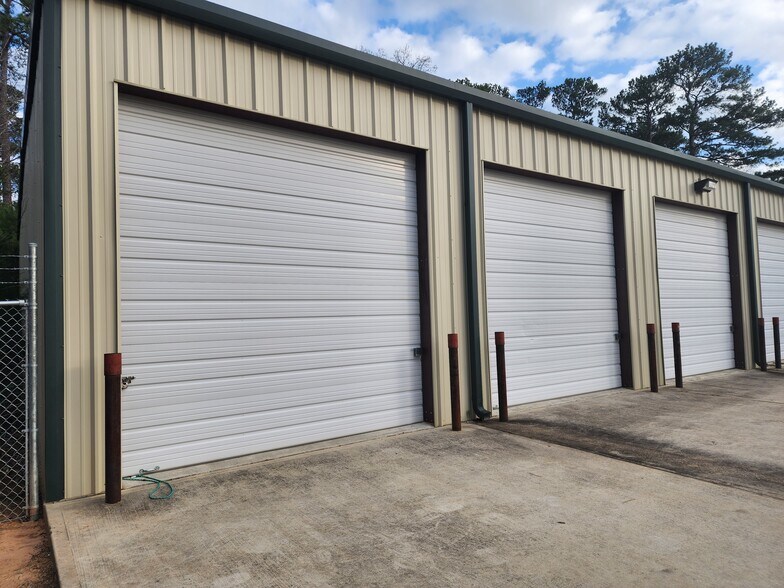 13398 Cedar Hill Dr, Montgomery, TX à vendre - Photo de l’immeuble – Image 3 sur 8