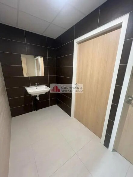 Bureau dans Nîmes à louer - Photo intérieure – Image 3 sur 3