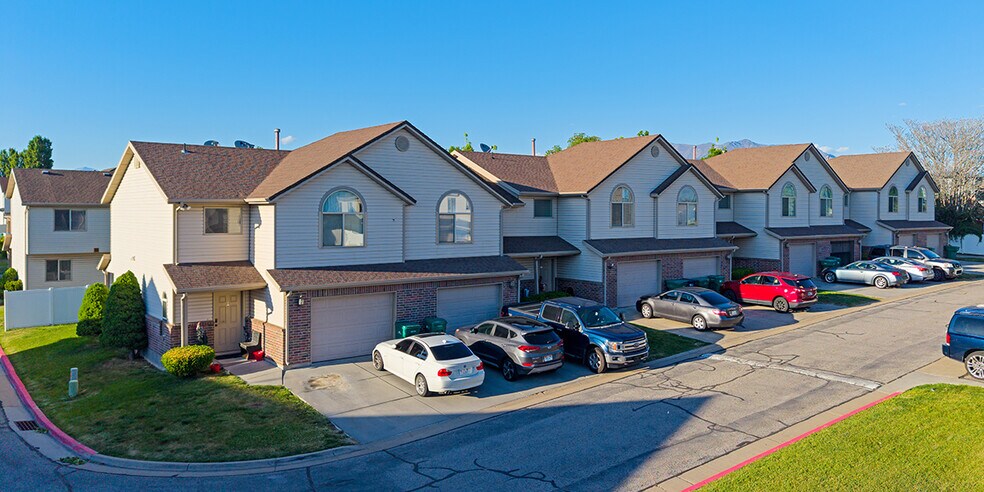 Clearfield Townhomes portefeuille de 4 biens à vendre sur LoopNet.fr - Photo de l’immeuble – Image 1 sur 28