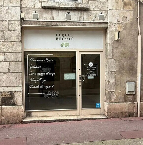 Local d’activités dans Bourg-en-Bresse à louer - Photo de l’immeuble – Image 1 sur 6