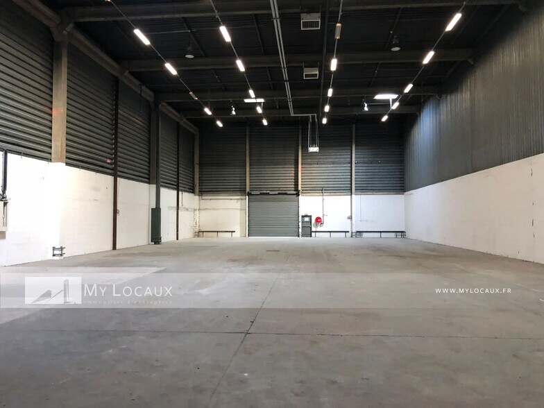 Industriel/Logistique dans Aulnay-sous-Bois à louer - Photo de l’immeuble – Image 3 sur 6