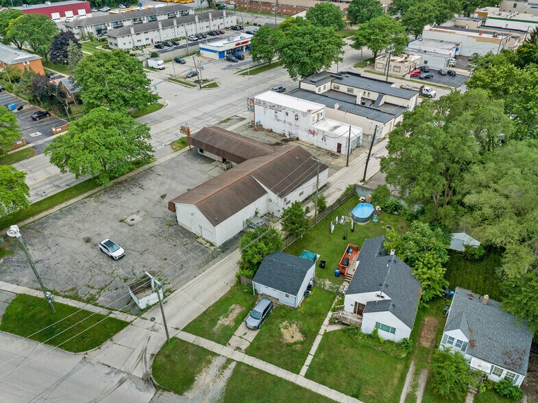25906 Five Mile rd, Redford, MI à vendre - Photo de l’immeuble – Image 2 sur 17