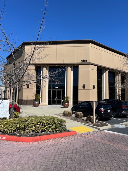 2204 Plaza Dr, Rocklin, CA à louer - Photo de l’immeuble – Image 1 sur 9