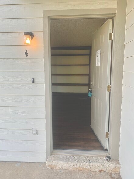 Falcon Ct and Wren St Fourplex portefeuille de 2 biens à vendre sur LoopNet.fr - Photo de l’immeuble – Image 3 sur 41