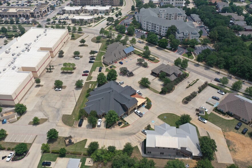 2735 Wind River Ln, Denton, TX à louer - Photo de l’immeuble – Image 2 sur 10