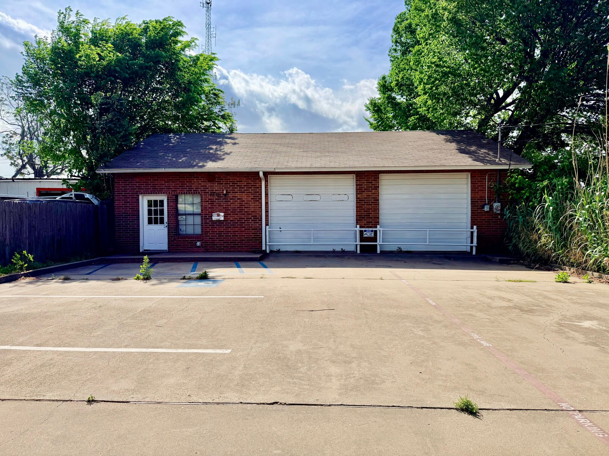 730 Wainwright St, Denton, TX à louer Photo de l’immeuble– Image 1 sur 14