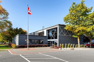 1891-1941 Robertson Rd, Ottawa, ON à louer Photo de l’immeuble– Image 1 sur 3