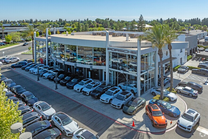 7121 N Palm Ave, Fresno, CA à louer - Photo de l’immeuble – Image 2 sur 6