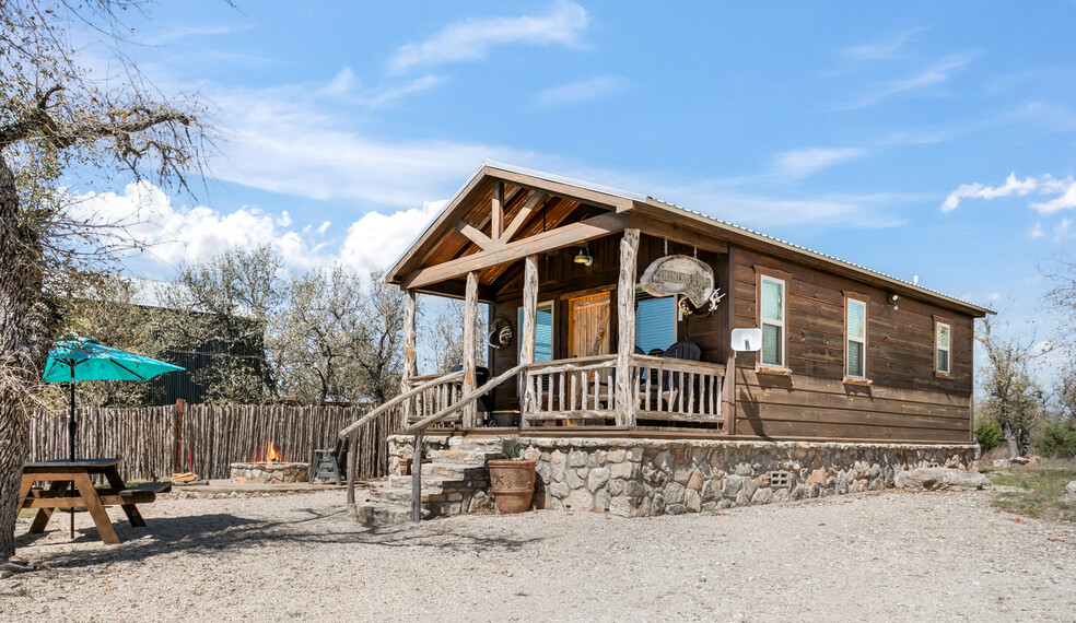 100 Five Star Trl, Fredericksburg, TX à vendre - Photo de l’immeuble – Image 3 sur 58
