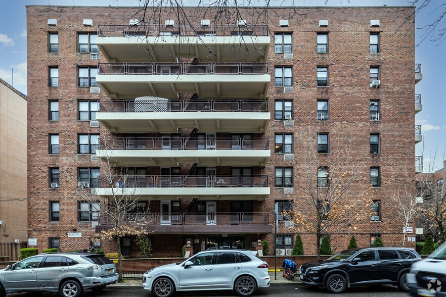 13710 Franklin Ave, Flushing, NY à louer - Photo principale – Image 1 sur 15