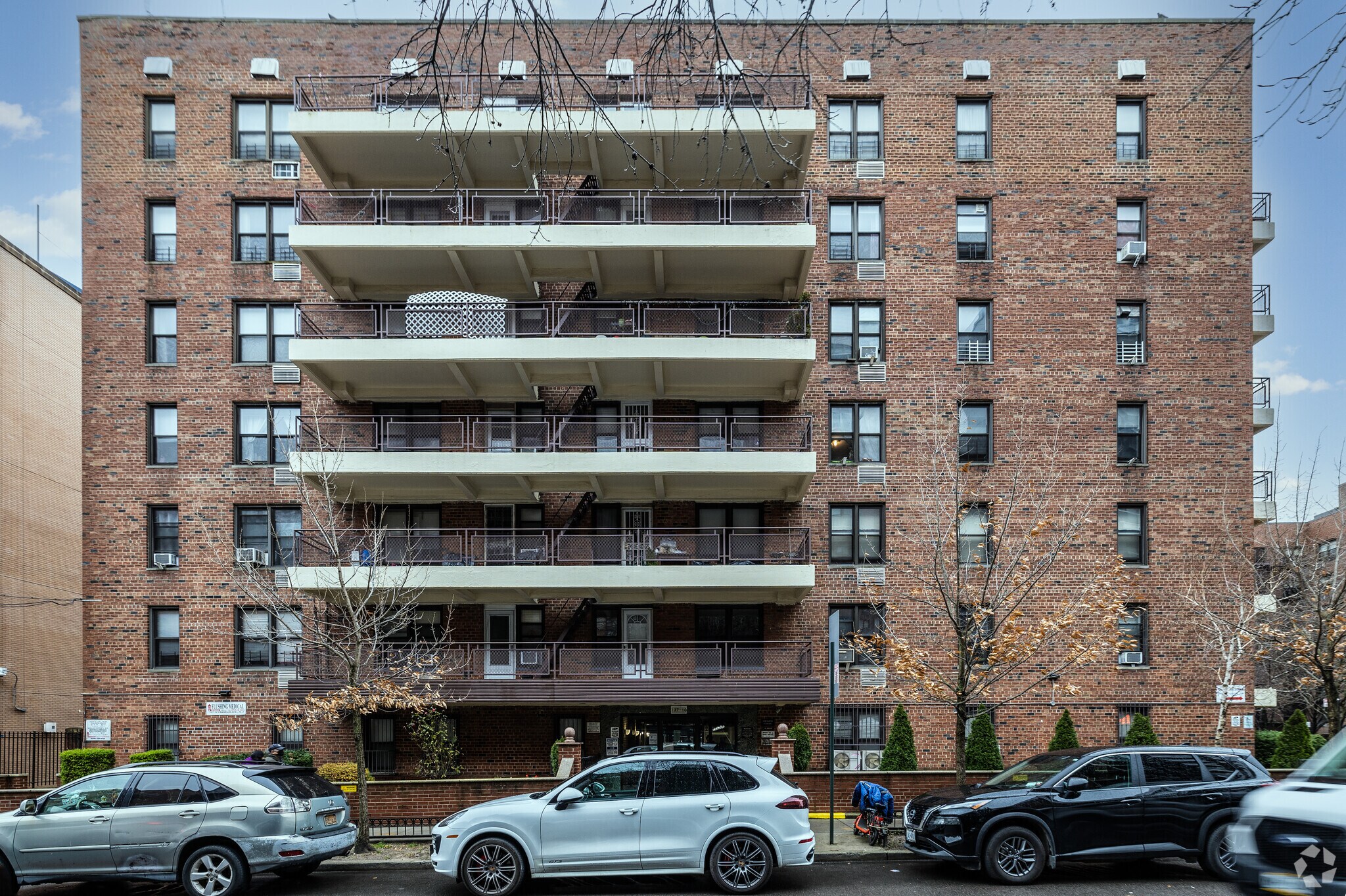 13710 Franklin Ave, Flushing, NY à louer Photo principale– Image 1 sur 16