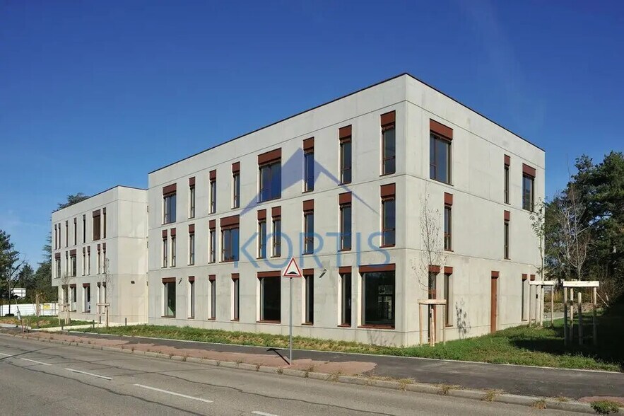 Bureau dans Bron à louer - Photo de l’immeuble – Image 3 sur 4