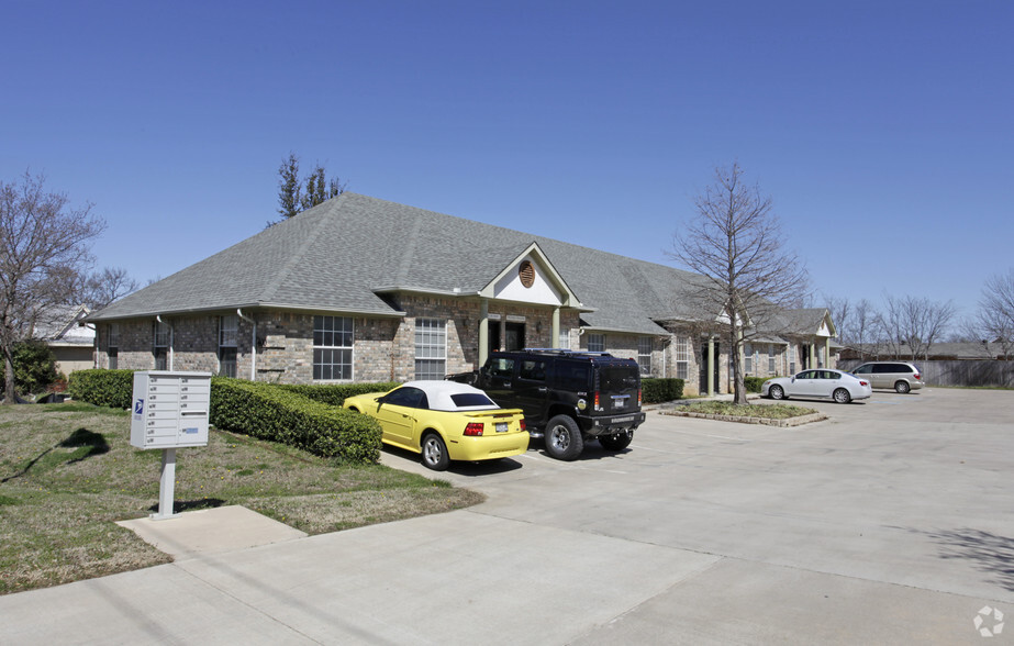 400 N Main St, Grapevine, TX à louer - Photo de l’immeuble – Image 1 sur 4