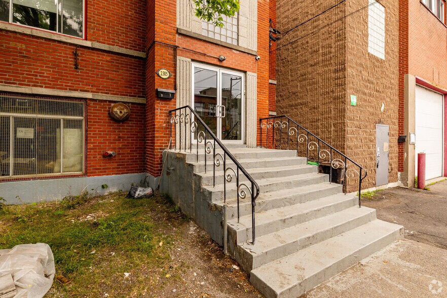 2424 Rue Des Carrières, Montréal, QC à louer - Photo de l’immeuble – Image 3 sur 27