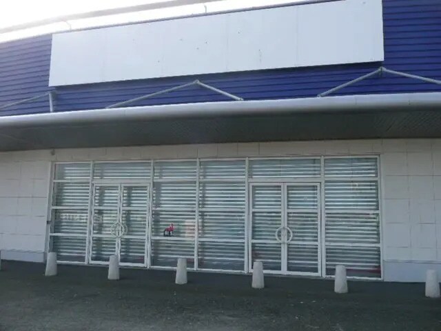Local commercial dans Maurepas à louer - Photo de l’immeuble – Image 2 sur 4