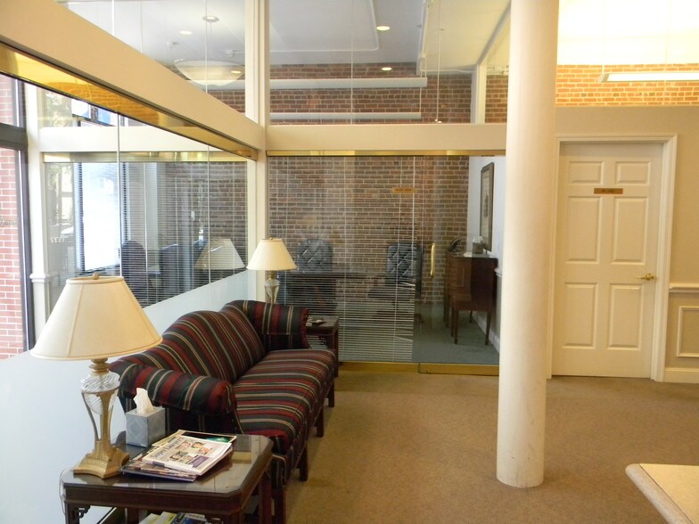 112 Capitol St, Charleston, WV à vendre - Photo intérieure – Image 2 sur 13