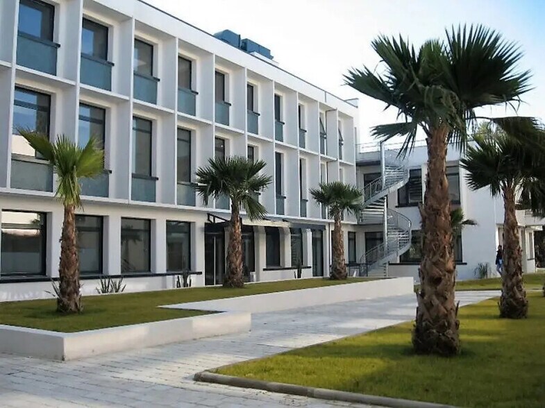 Bureau dans Cagnes-sur-Mer à louer - Photo de l’immeuble – Image 2 sur 7