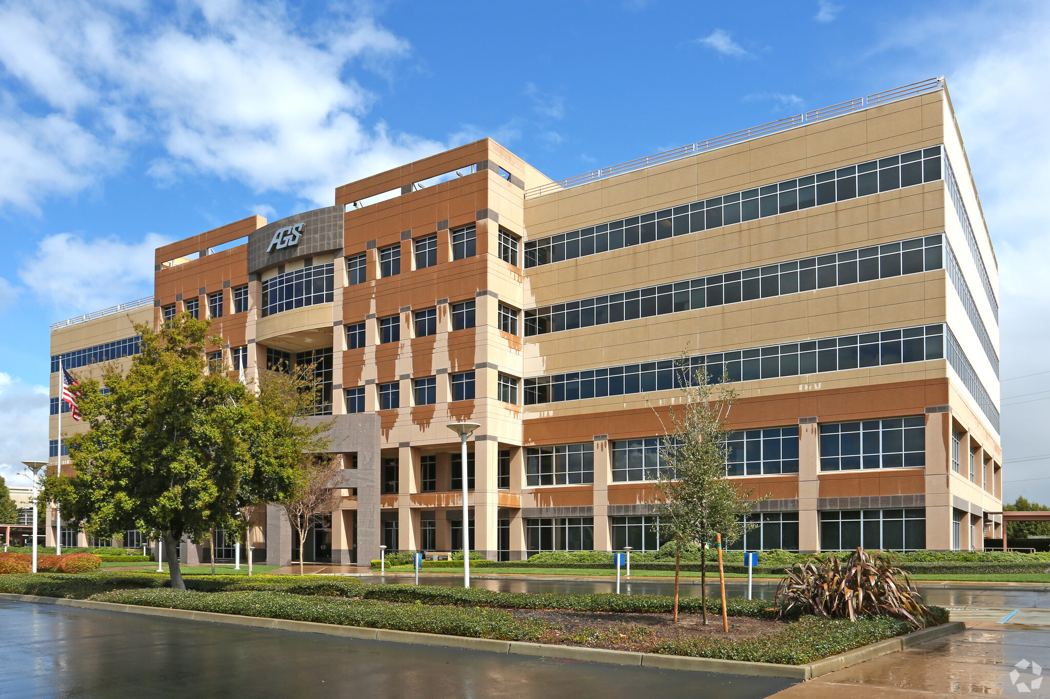 10100 Trinity Pky, Stockton, CA à louer Photo principale– Image 1 sur 3